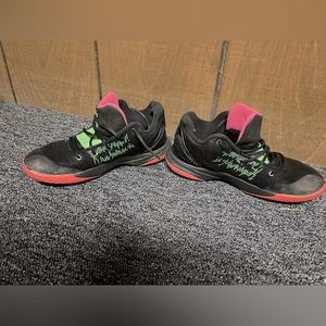 Size 10 - Nike Kyrie Flytrap 2 Black Hyper Pink 2019